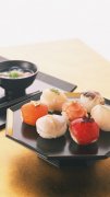 精致的日本寿司料理美食图片