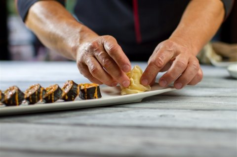 美味的寿司制作摄影大图