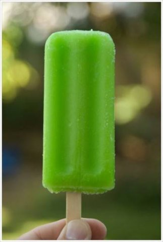 <b>味道甜美的草莓冰淇淋</b>