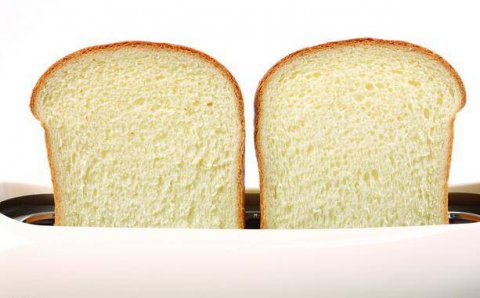 两片吐司面包摄影图片