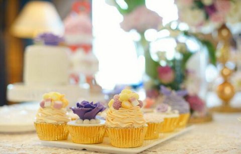 婚礼上的唯美蛋糕甜点图片