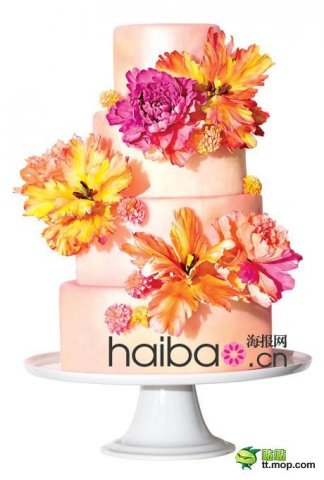 花朵蛋糕图片 两个蛋糕和花朵