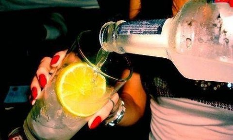 酒吧里的洋酒图片