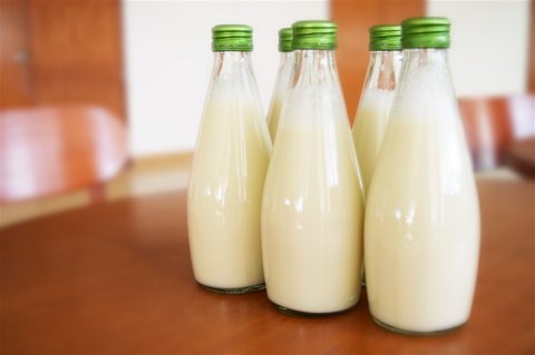 奶瓶牛奶摄影素材