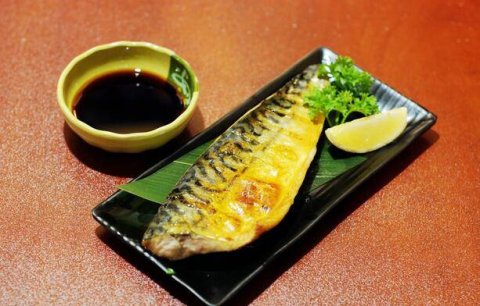日式美食盐烧鲭鱼图片