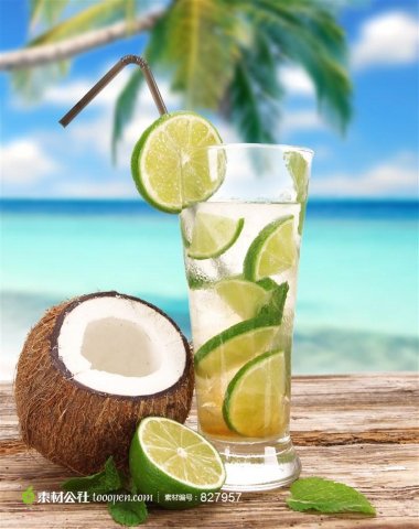 春夏绿色清新唯美大海沙滩岸边椰子青柠檬果汁