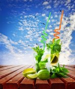 <b>吸管果汁饮料</b>